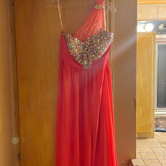 Bridesmaids/ evening one shoulder gown. - Picture 1 of 3